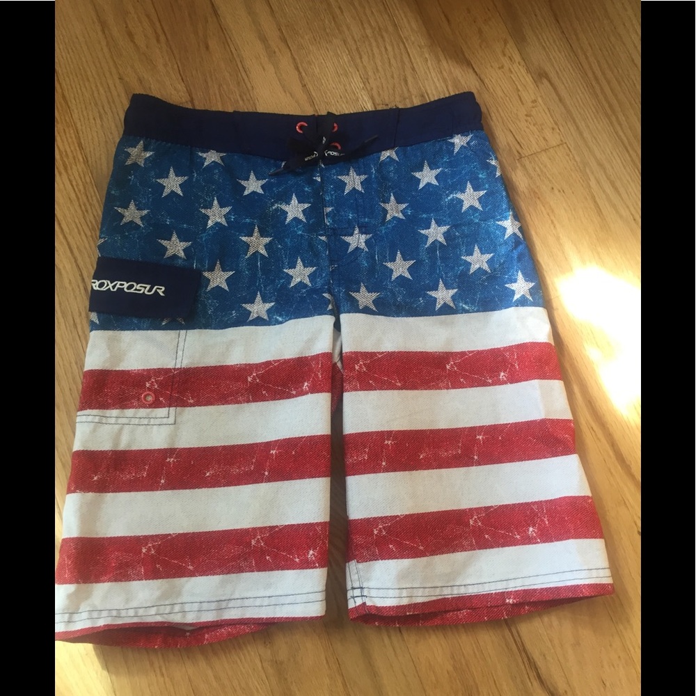 American flag boy’s swim trunks 🇺🇸